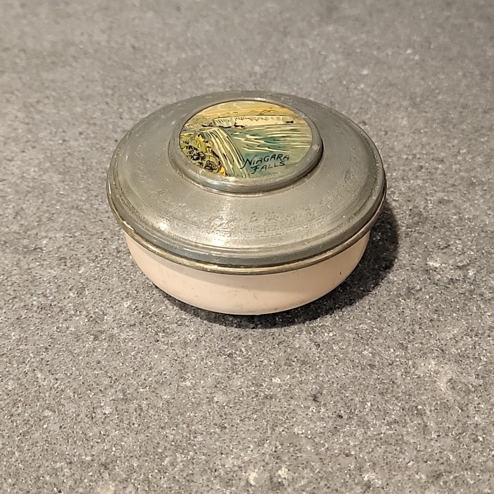 Vintage Niagara Falls Souvenir Tin Box - Picture 2 of 4